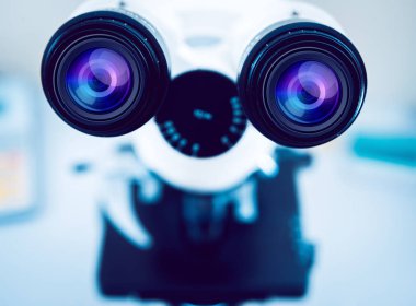 Laboratuvar donatımı. Mikroskop.