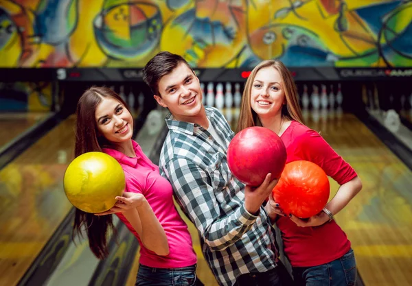 Alegre Caucásico Amigos Tener Bueno Tiempo Bowling Club — Foto de Stock