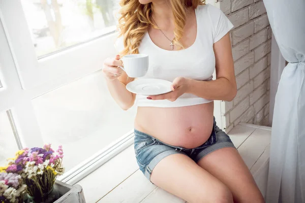 Mladá Těhotná Žena Okna — Stock fotografie