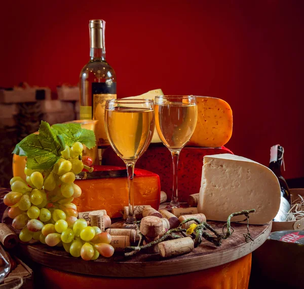 Formaggio Vino Tavolo Legno — Foto Stock
