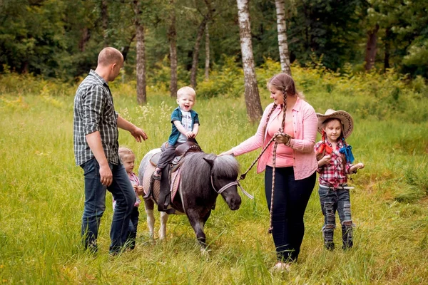 Cheerful Family Walks Pony Horse Park — Stock Photo, Image