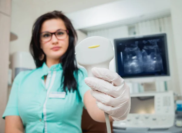 Ultraschallscanner Den Händen Eines Arztes Diagnostik Sonographie — Stockfoto
