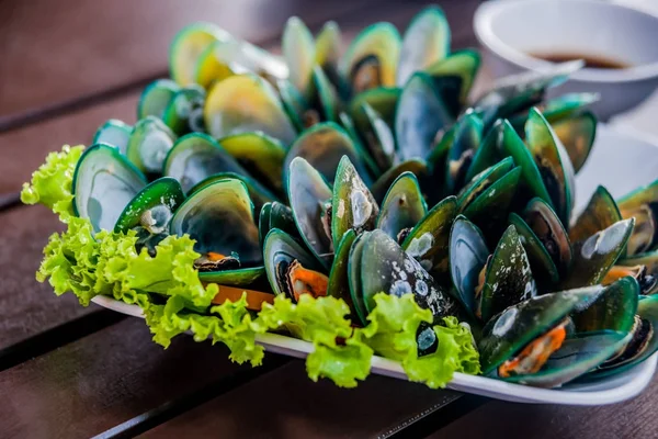 Aziatische Groene Mosselen Met Soja Bonensaus — Stockfoto