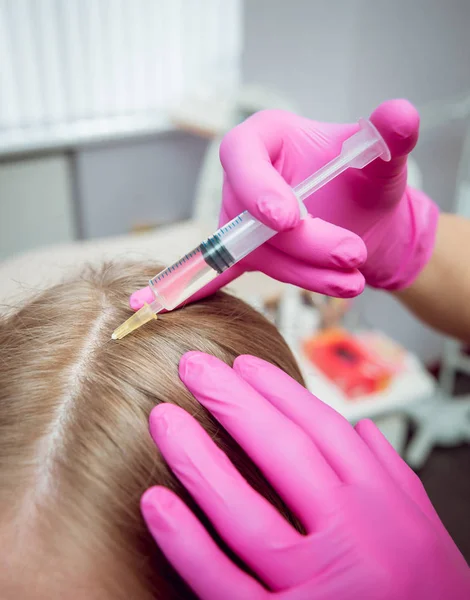 Schoonheidsspecialiste Patiënt Kliniek Voor Esthetische Geneeskunde Injectie — Stockfoto