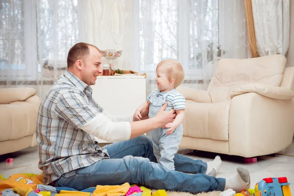 Father Playing His Son Home — Stock Photo, Image