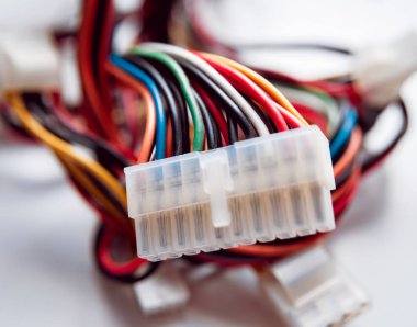 Elektrik donatımın kapatın. Çok renkli kablolar.