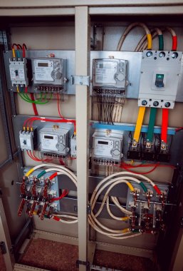 Elektrik donatımı ayrıntıları. Cabels, kontrol panelleri.