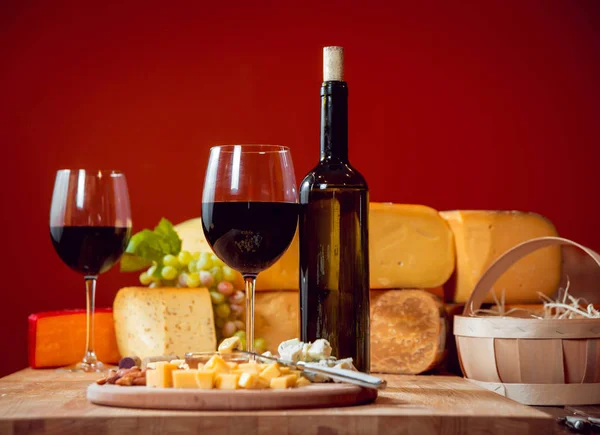 Fromage Vin Sur Une Table Bois — Photo