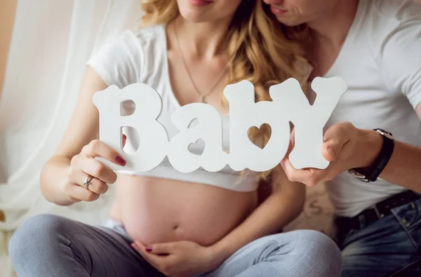 Una Joven Embarazada Marido Esperando Bebé —  Fotos de Stock