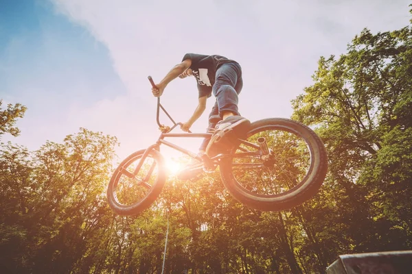 Tonåring Rider Bmx Skatepark — Stockfoto