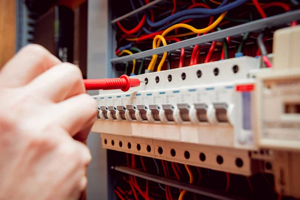 Elektrische Geräte Tester Den Händen — Stockfoto