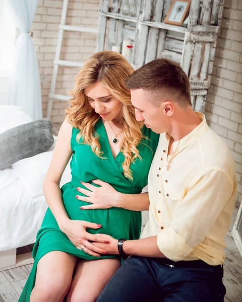 Young Pregnant Woman Her Husband Waiting Baby — Stock Photo, Image