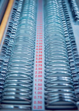 Gözlük donatım. Tıbbi Laboratuar.