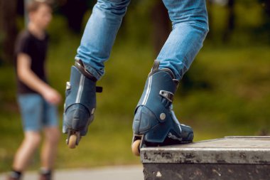 Genç silindir skatepark hileler pratik