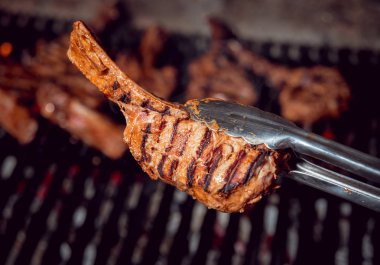 ızgara kaburga pişirme