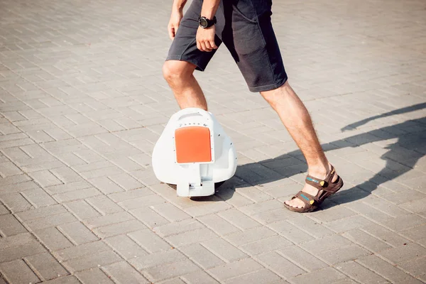 Jovem Montando Solowheel Parque Cidade — Fotografia de Stock