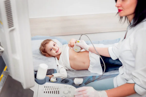 Female Doctor Little Blonde Girl Patient Ultrasound Equipment Diagnostics Sonography — Stock Photo, Image