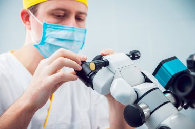 Ophthamogist tıbbi cihazlar ile