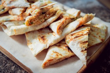 Izgara pide yığını