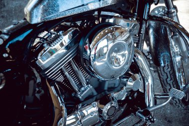 Motosiklet motoru kapat. Krom detaylar.