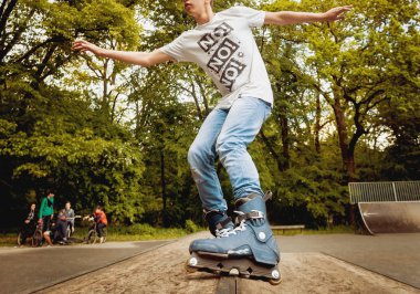 Genç silindir skatepark hileler pratik