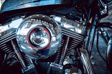 Motosiklet motoru kapat. Krom detaylar.