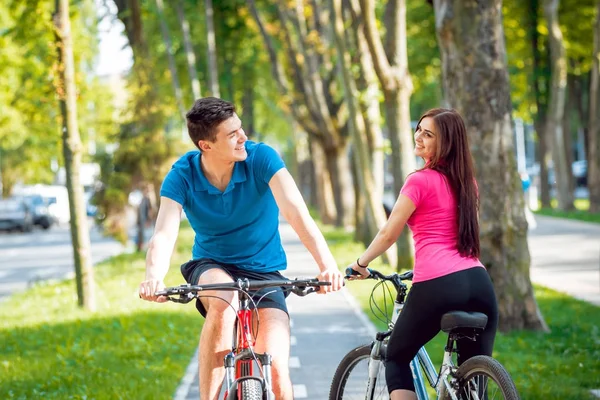 Young Caucasian Couple Cycling Green Bicycle Lane Sunny Day — Stock Photo, Image