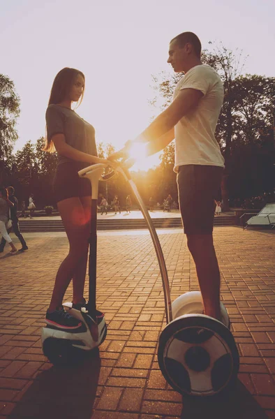 Young Caucasian Couple Riding Segways Park — Stock Photo, Image
