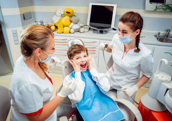 Menino Consultório Dentário Chorando Gritando — Fotografia de Stock