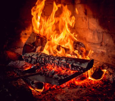 ateş Barbekü ocağı ortasında için çıra