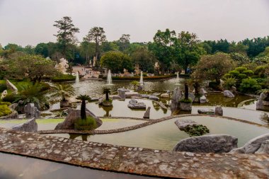 Asyalı güzel manzara. Geleneksel mimari ve Bahçe tasarımı.