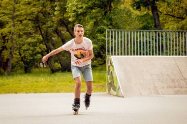 Satır içi parkta paten