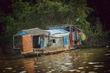 Kamboçya. Siem Reap - Mart 16/2016: Görünüm nehrin Tonlesap.