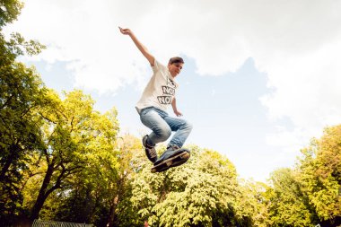 Genç silindir skatepark hileler pratik