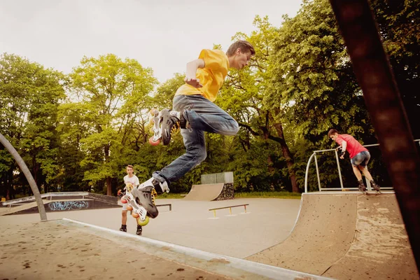 Agresszív Görgők Korcsolya Park — Stock Fotó