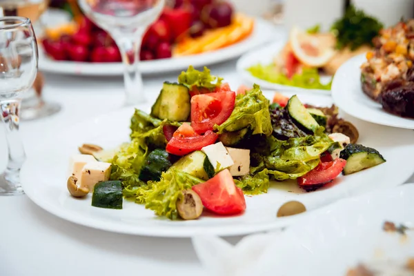 Gemüsesalat Auf Dem Tisch — Stockfoto