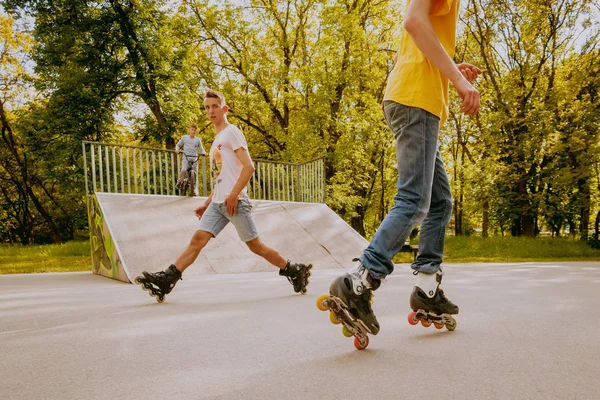 Inline Görgők Korcsolyázás Csapat — Stock Fotó