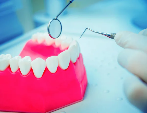 Οδοντοστοιχίες Και Ιατρικό Εξοπλισμό Οδοντιατρείο — Φωτογραφία Αρχείου