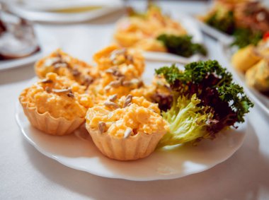 Sepetleri peynir salatası