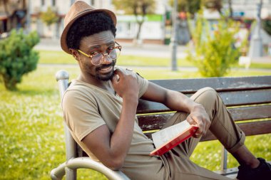 Afrika delikanlı okuma kitabı Şehir Parkı