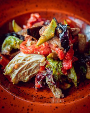 plaka, ızgara sebze salatası yakın çekim