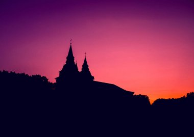 Canlı silüeti gizemli: kilise