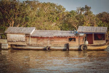 Kamboçya. Siem Reap - Mart 16/2016: Görünüm nehrin Tonlesap.
