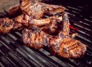 ızgara kaburga pişirme