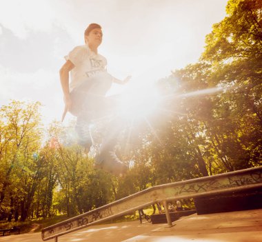 Genç silindir skatepark hileler pratik