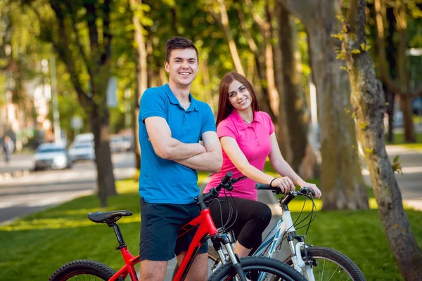 Young Caucasian Couple Cycling Green Bicycle Lane Sunny Day — Stock Photo, Image