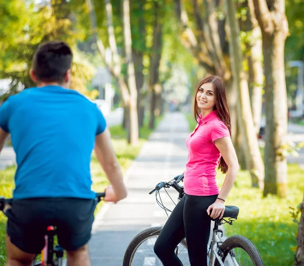 Young Caucasian Couple Cycling Green Bicycle Lane Sunny Day — Stock Photo, Image