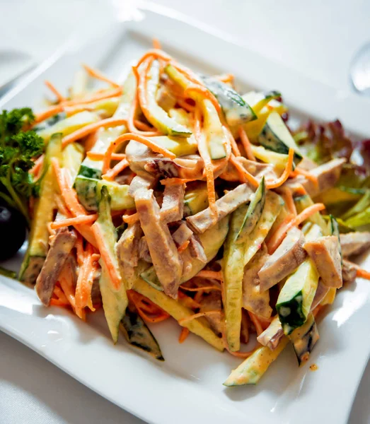 Gemüsesalat Mit Fleisch — Stockfoto