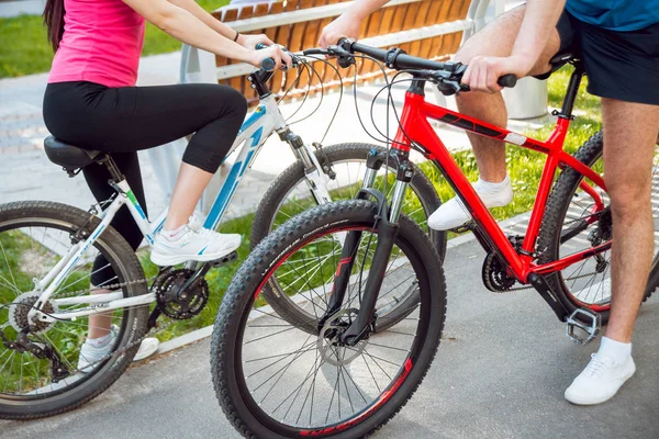 Young Caucasian Couple Cycling Green Bicycle Lane Sunny Day — Stock Photo, Image