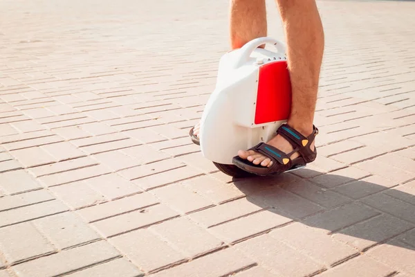 Fiatal Ember Lovaglás Solowheel Városligetben — Stock Fotó